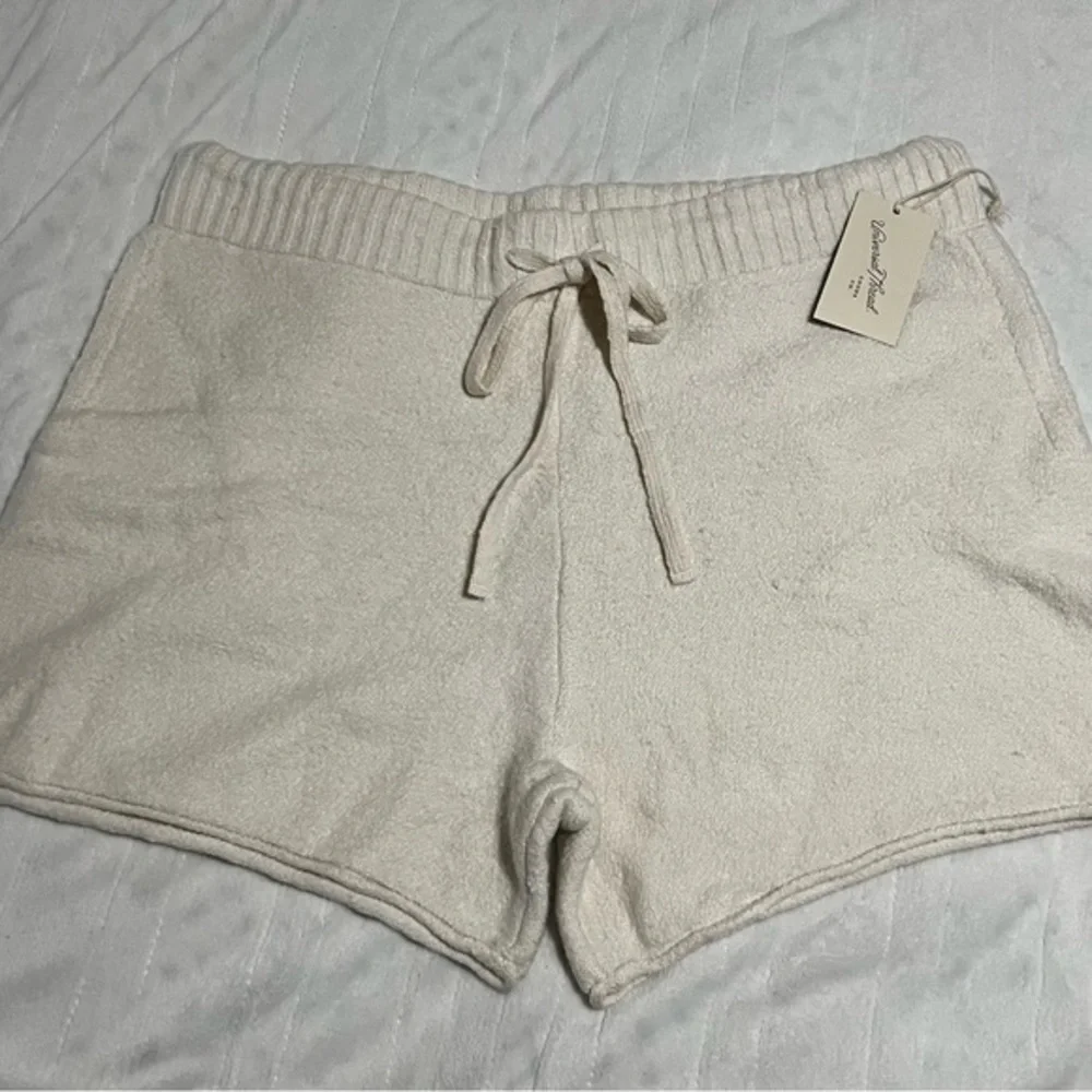 Universal Thread Cream Shorts - Picture 1 of 7